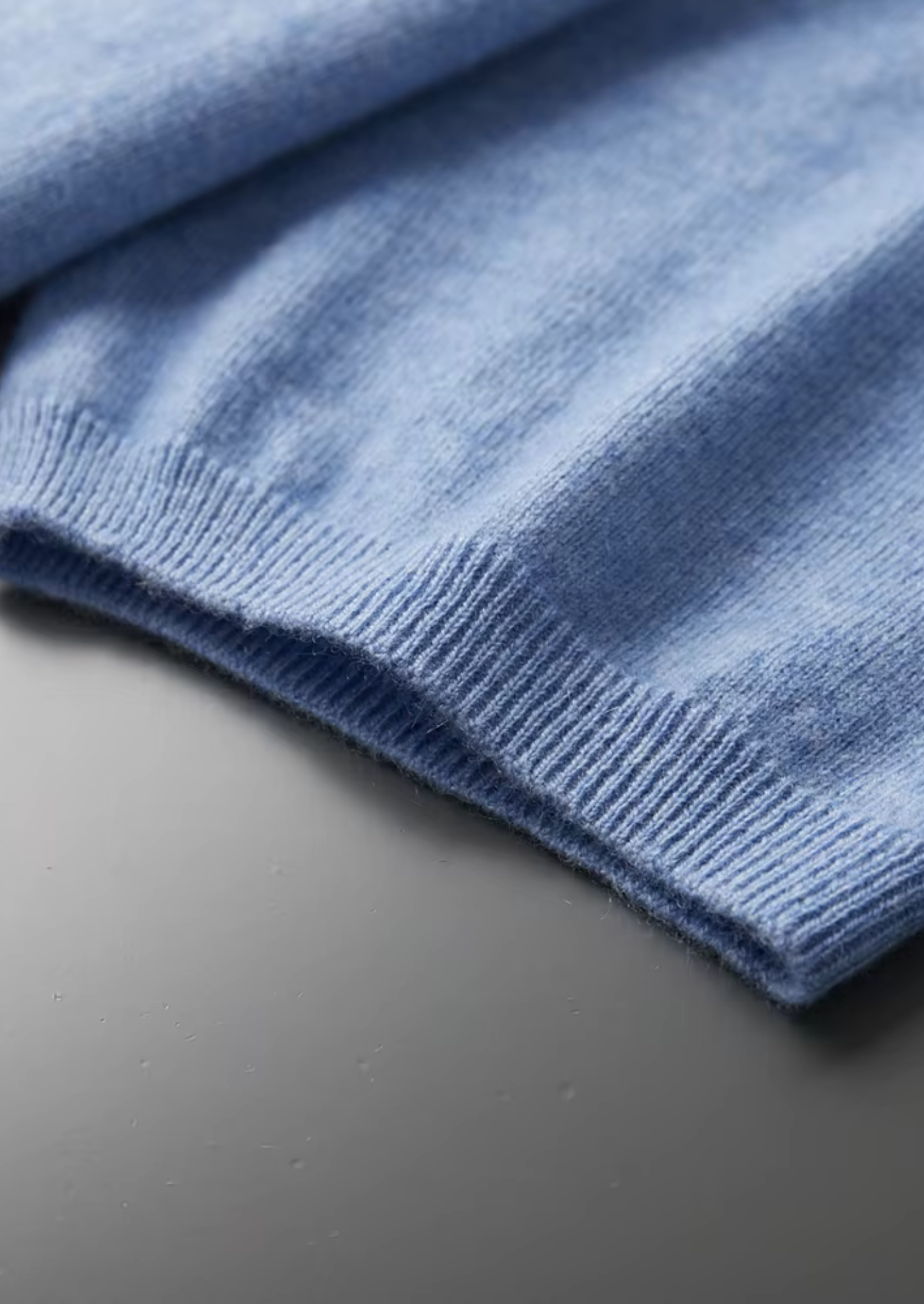 PREMIUM KASJMIER T-SHIRT MET MOCK-HALS