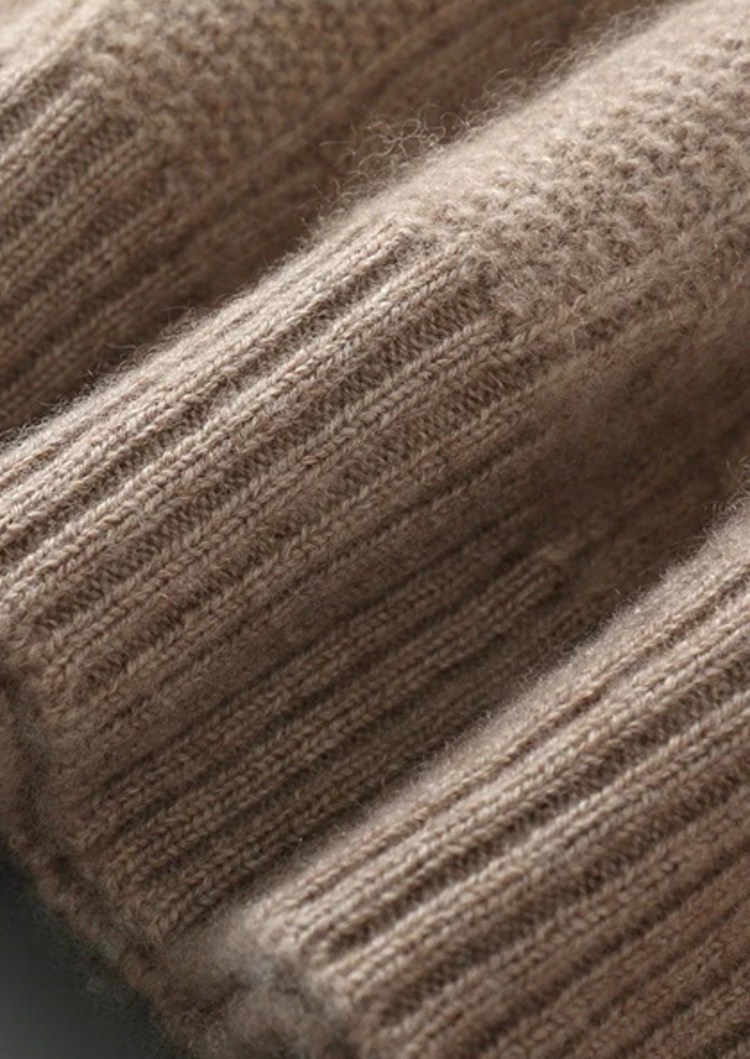 PURE EXTRA-FINE MERINO WOOL CABLE CREWNECK