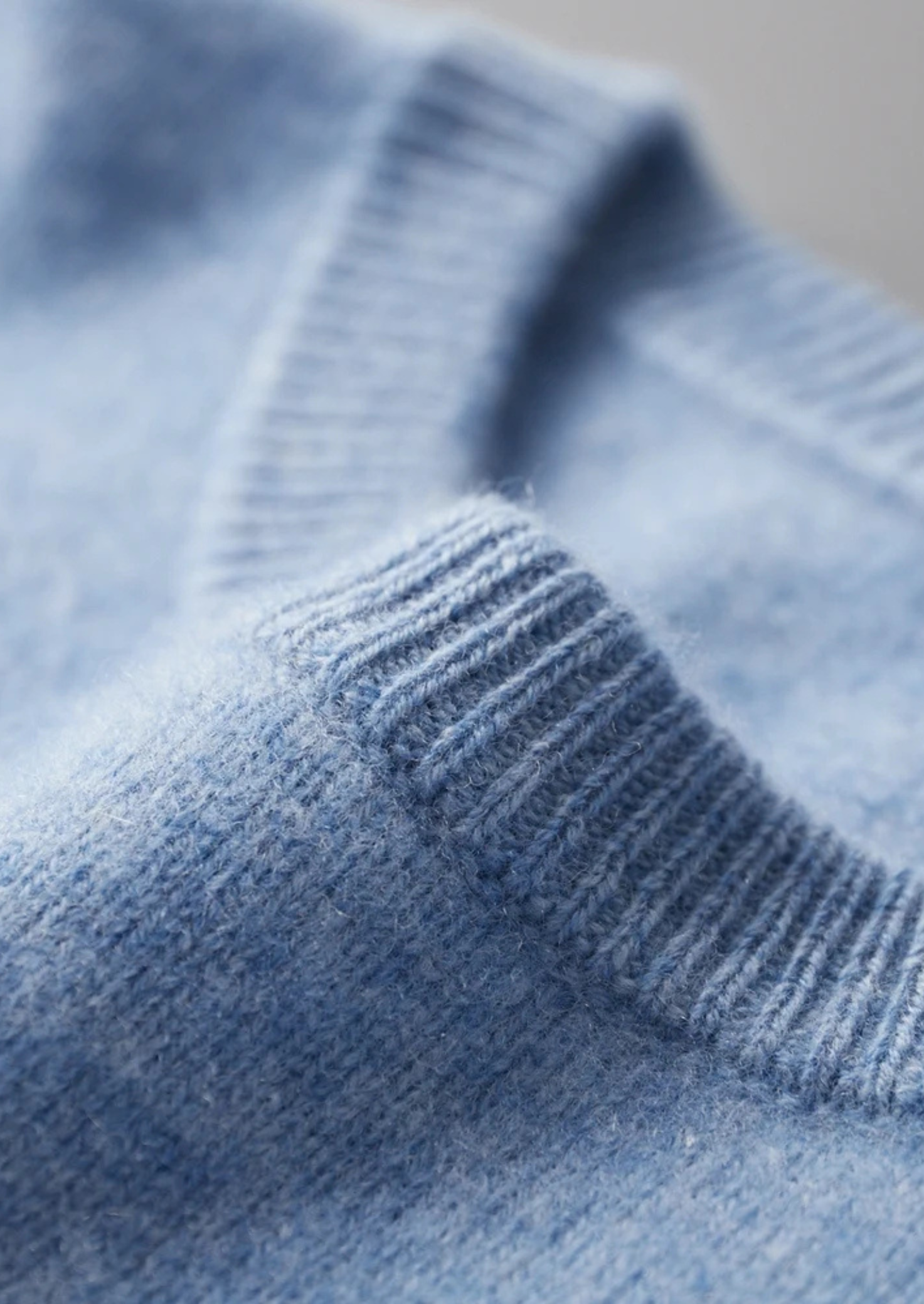 PURE EXTRA-FINE MERINO WOOL CLASSIC CREWNECK