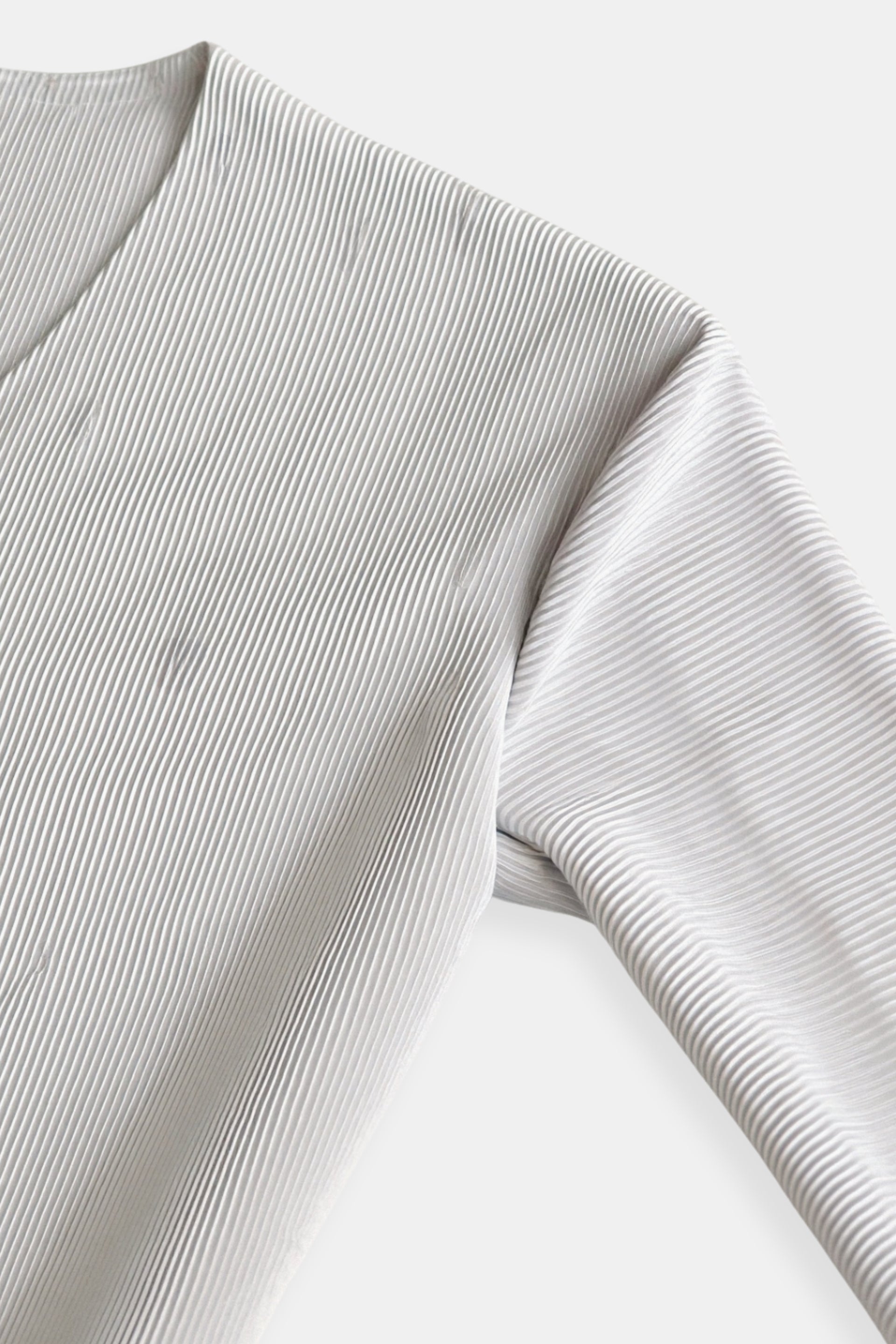 Elegante damesblouse met boothals en textuur van Old Money met halve mouwen 