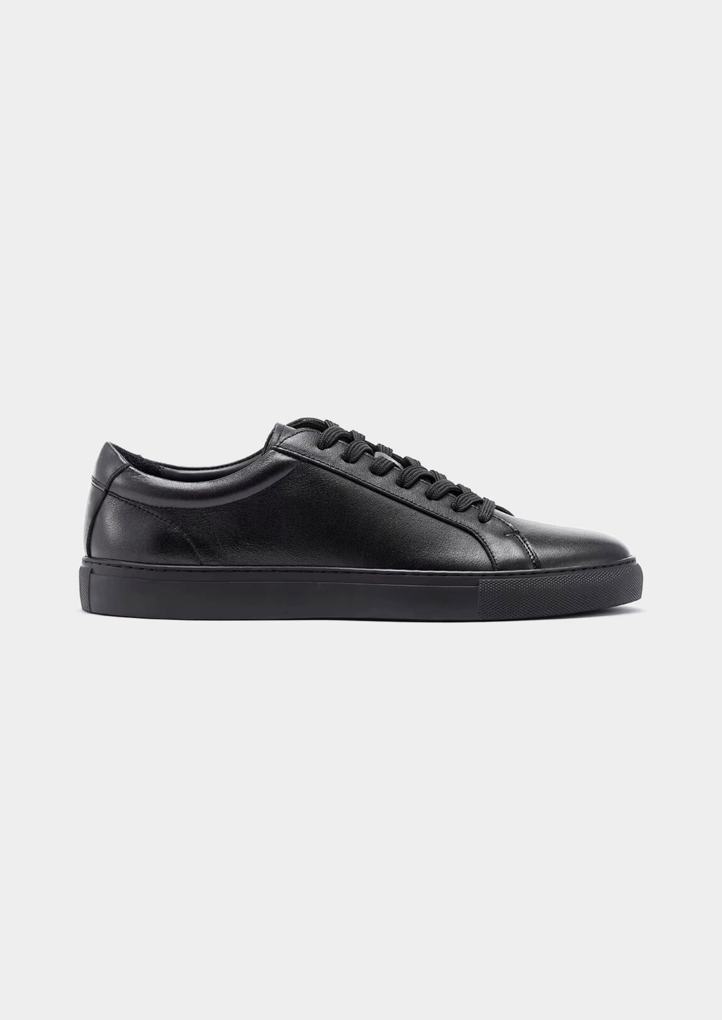 BLACK ESSENTIAL LEATHER SNEAKER