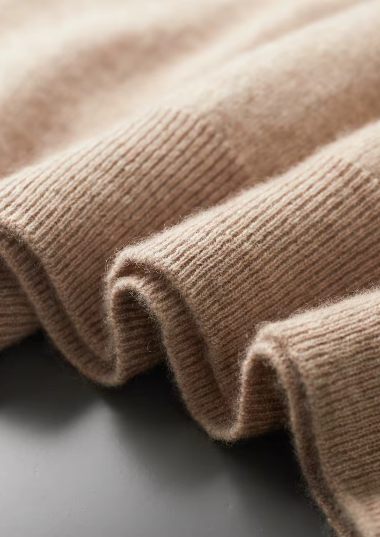 PREMIUM KASJMIER T-SHIRT MET MOCK-HALS 