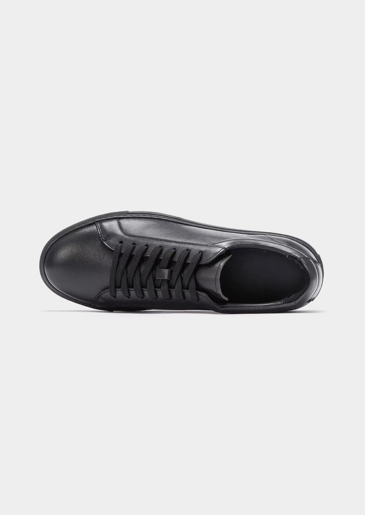 BLACK ESSENTIAL LEATHER SNEAKER